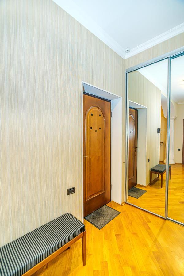 Апартаменти Vip Apartamen Nizami Street Баку Екстер'єр фото